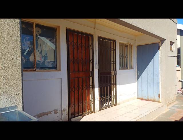 3 BEDROOM FREEHOLD FOR SALE IN SKY CITY